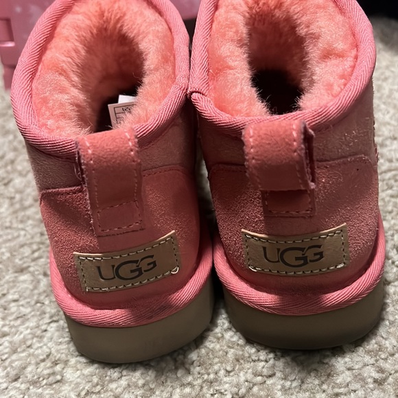 Ugg Ultra Mini - Picture 2 of 3